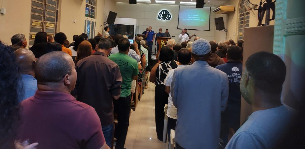 Federação de Queimados celebra 48 anos de organização com culto festivo e homenagens