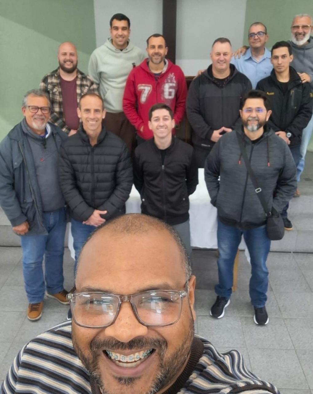 Homens que oram, lares que discipulam em Santa Maria