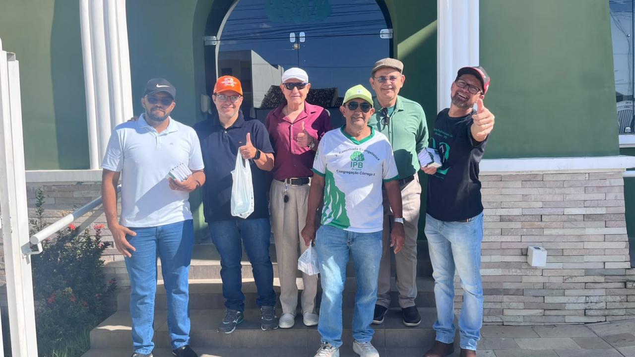 UPH de Monteiro distribui mini Bíblias durante evangelização no 7 de Setembro